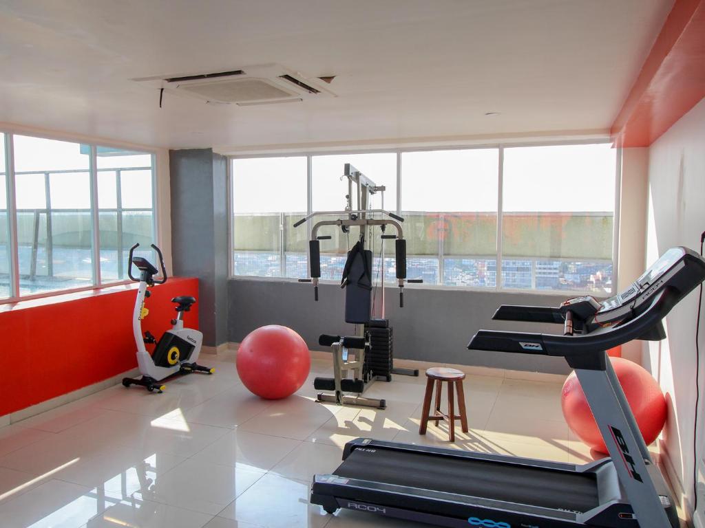 Fitness centrum a/nebo fitness zařízení v ubytování HARRIS Hotel Pontianak
