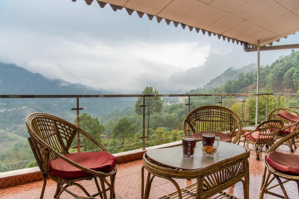 Kasauli Edge Apt with Balcony - 山景公寓
