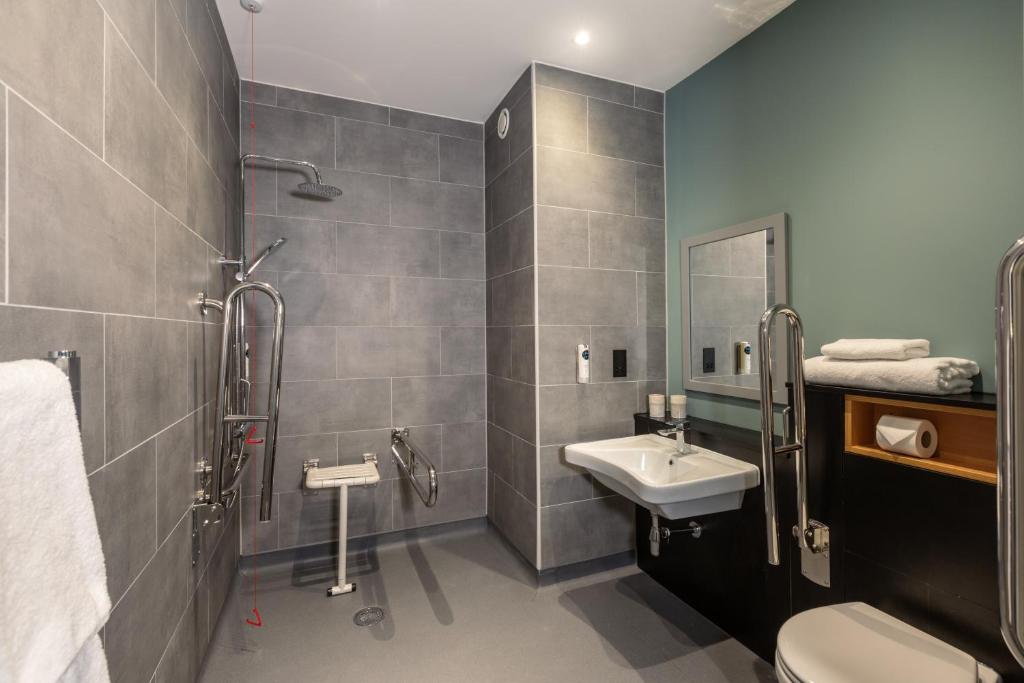 Koupelna v ubytování Holiday Inn - the niu, Loom Manchester North by IHG