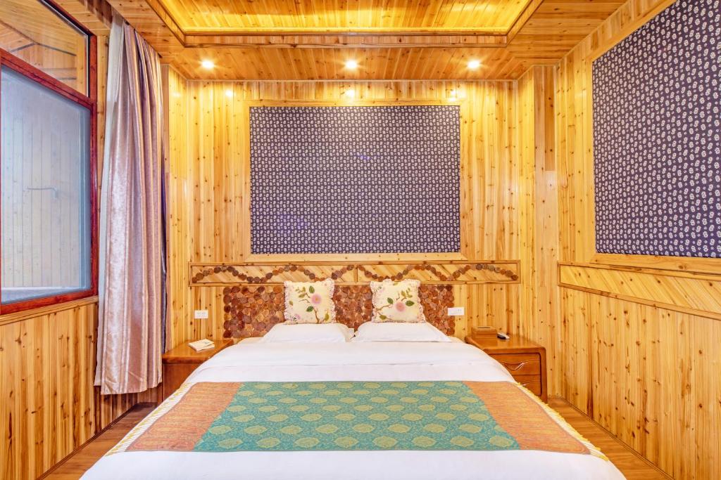 Postel nebo postele na pokoji v ubytování Long An Hotel 龙胜龙安酒店