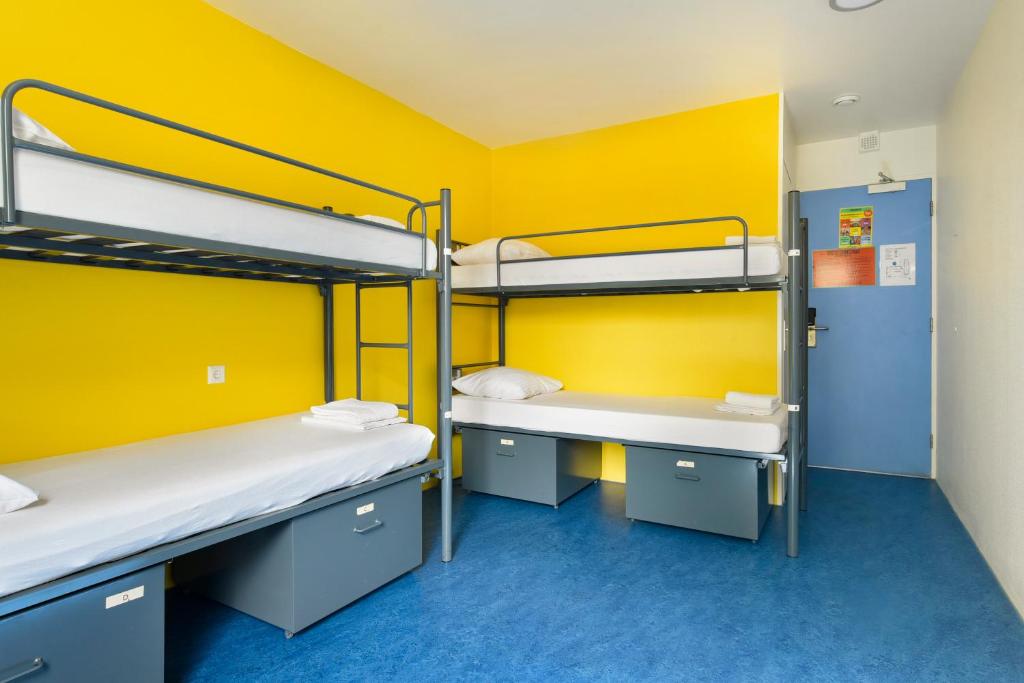 Postel nebo postele na pokoji v ubytování Hans Brinker Hostel Amsterdam
