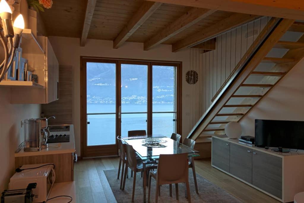 Kuchyňa alebo kuchynka v ubytovaní Spectacular views and modern living on Lake Como