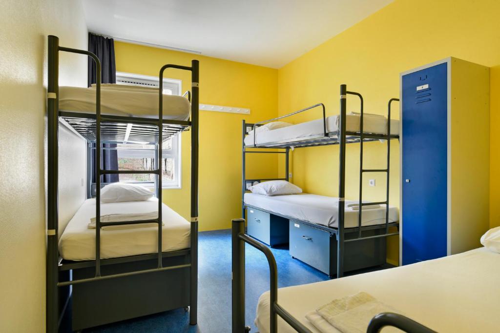 Postel nebo postele na pokoji v ubytování Hans Brinker Hostel Amsterdam