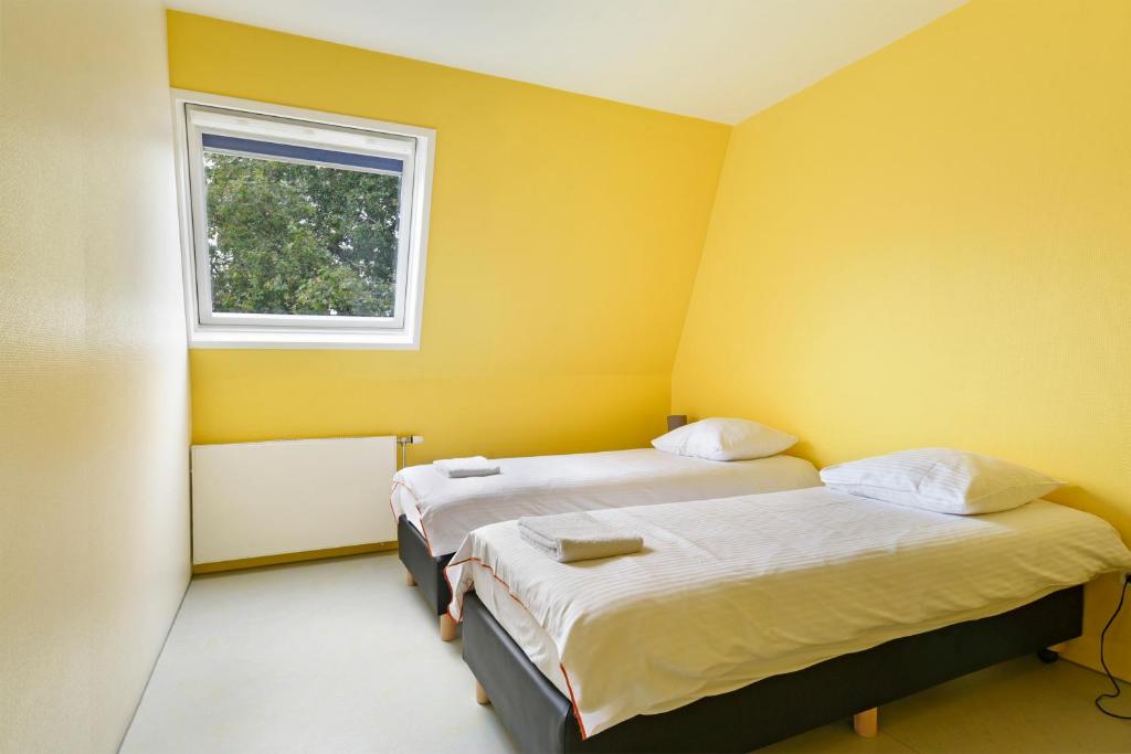 Postel nebo postele na pokoji v ubytování Hans Brinker Hostel Amsterdam