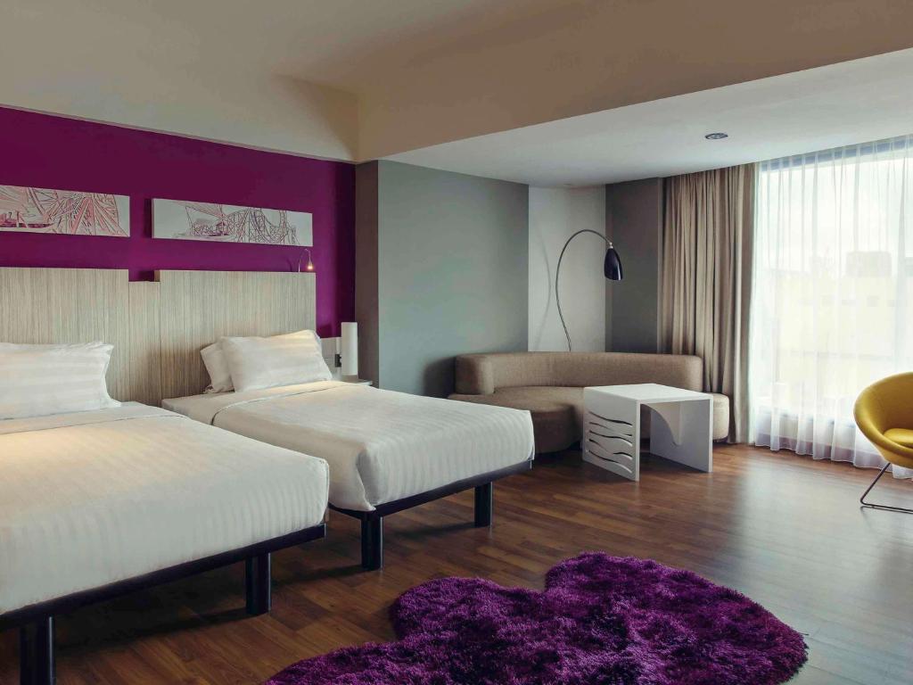 Uma cama ou camas num quarto em Mercure Convention Center Ancol