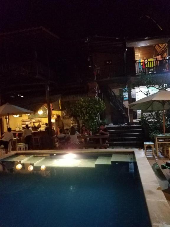 Bazén v ubytování Green Paddy Hostel & Villa nebo v jeho okolí