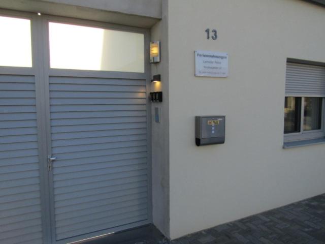 un edificio con una puerta de garaje con un cartel. en Peter Lamster Top2 en Frauenkirchen