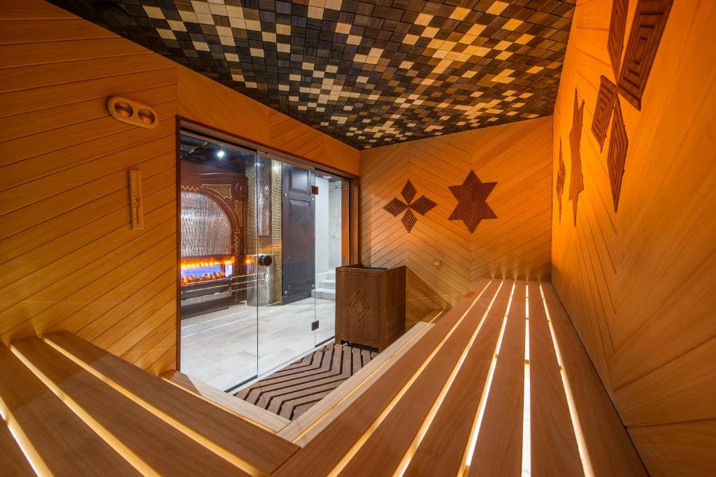 Televízia a/alebo spoločenská miestnosť v ubytovaní Bachleda Residence Zakopane