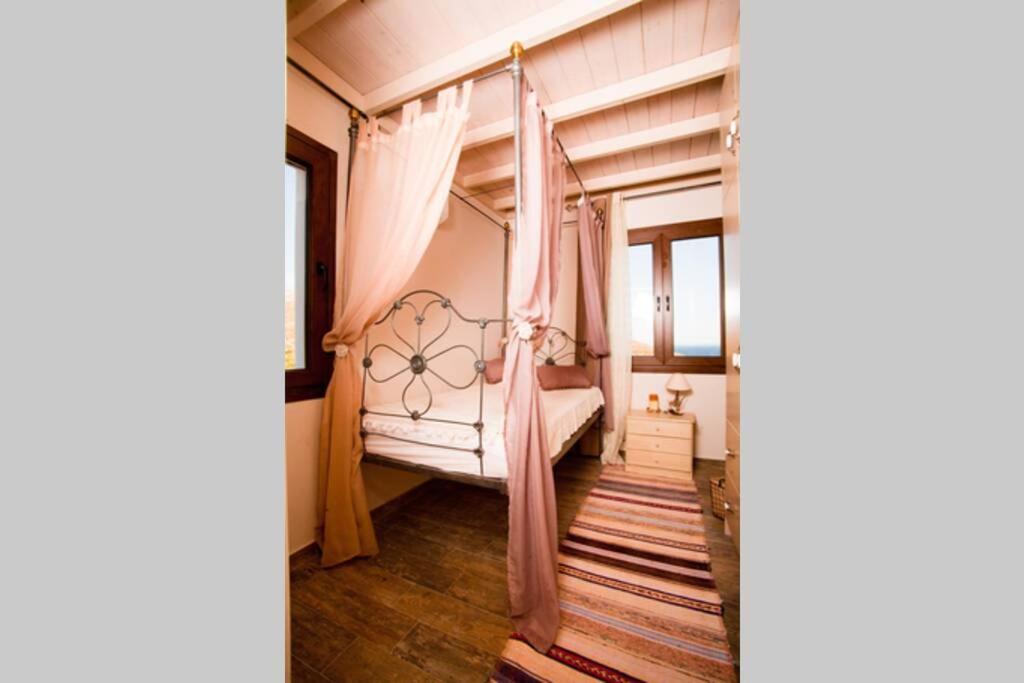 Posteľ alebo postele v izbe v ubytovaní NIKIS SEASIDE HOUSE