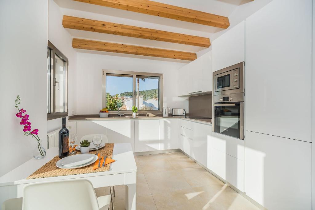 A kitchen or kitchenette at VILLA HOLLAND 11