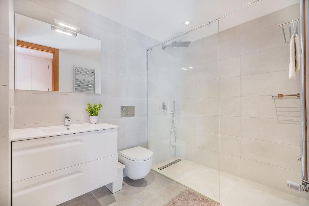 A bathroom at VILLA HOLLAND 11
