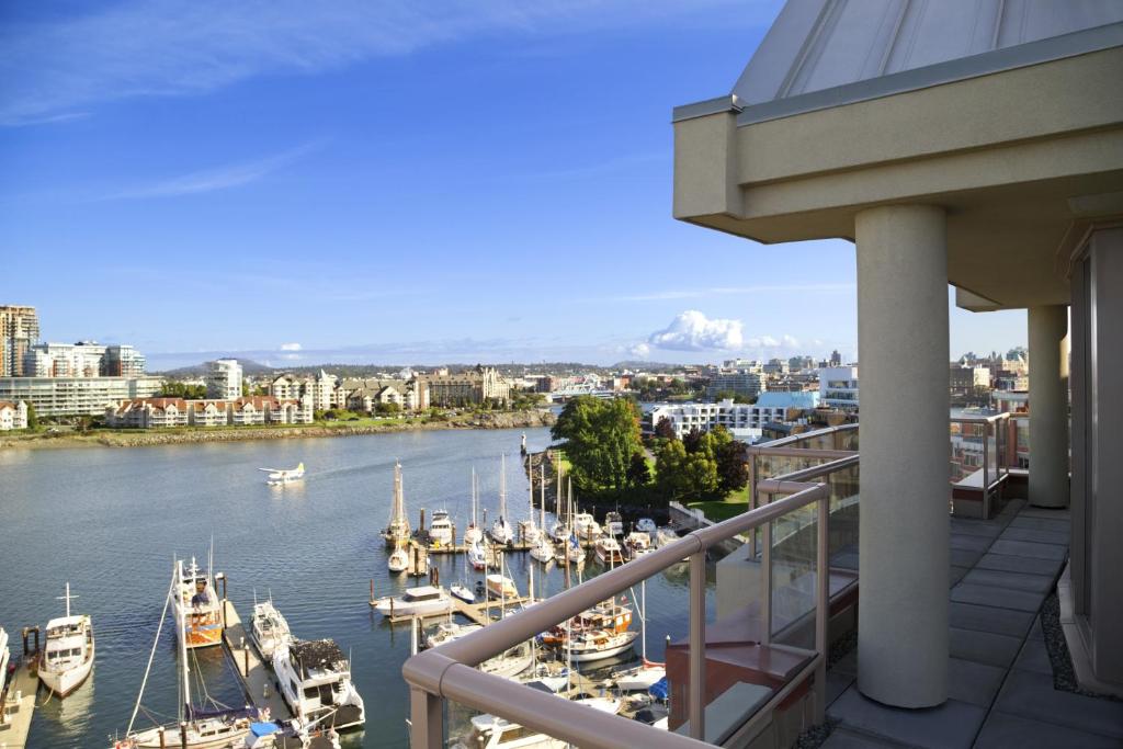 Coast Victoria Hotel & Marina by APA photo