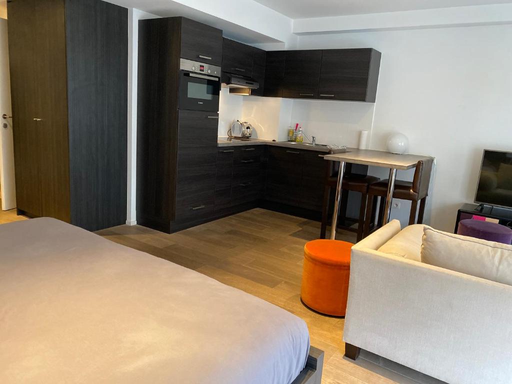Kuchyň nebo kuchyňský kout v ubytování Flat Moliere