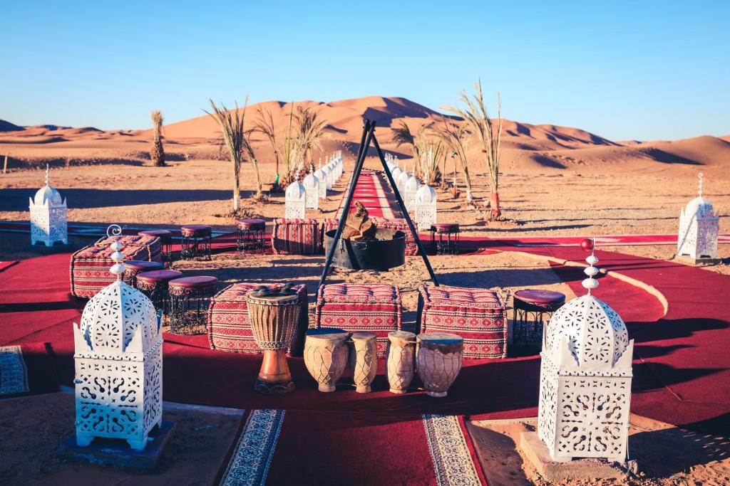 a group of baskets on a table in the desert at Luxury Desert Camp Amanar in Merzouga