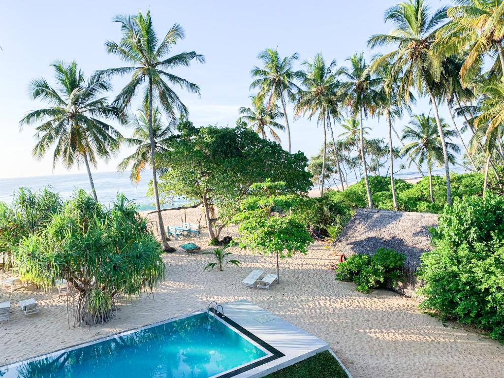 Bazén v ubytování Serein Beach Hotel nebo v jeho okolí