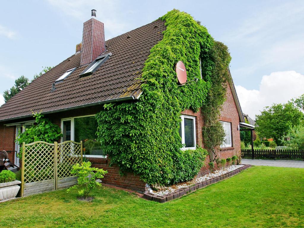 a house covered in ivy on the side of it at Apartment Ufen by Interhome in Hage