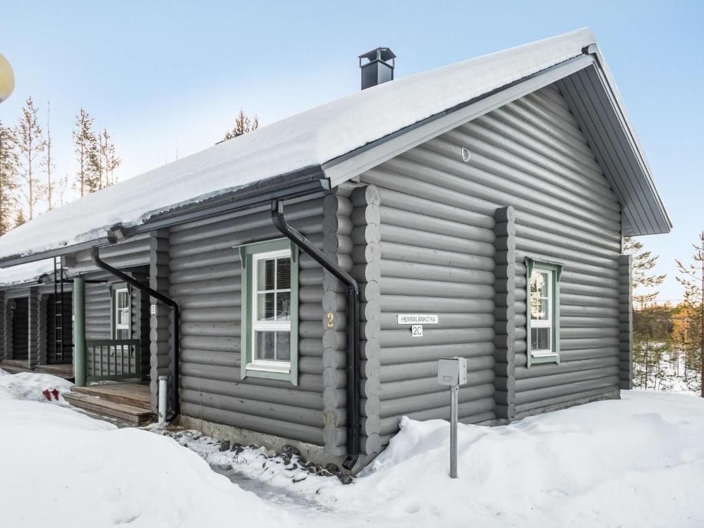 Holiday Home Kotka by Interhome om vinteren