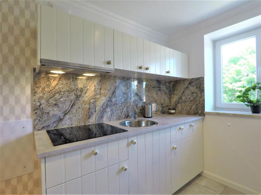 Kuchyňa alebo kuchynka v ubytovaní Apartamenty Dobranoc - Wawer 2