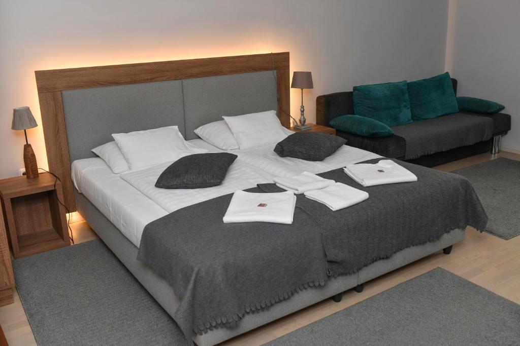 Posteľ alebo postele v izbe v ubytovaní Portré Apartman