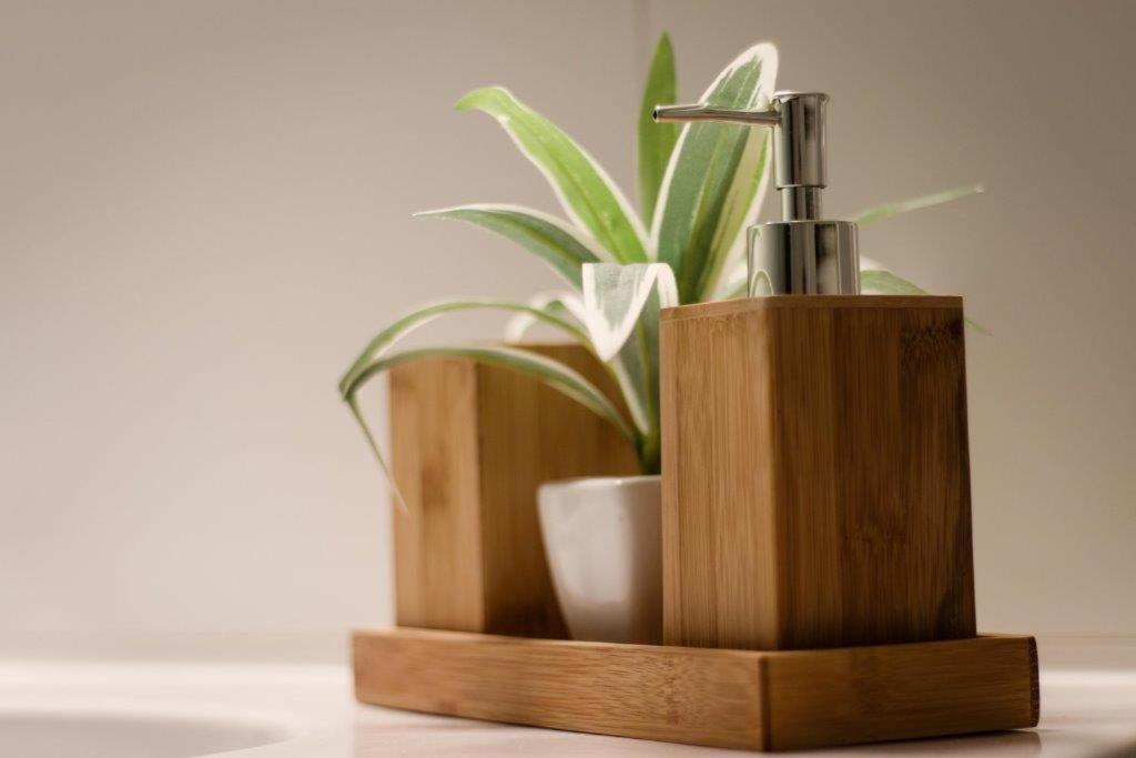 a wooden holder with a razor and a plant at Bliesransbacher 8 in Saarbrücken