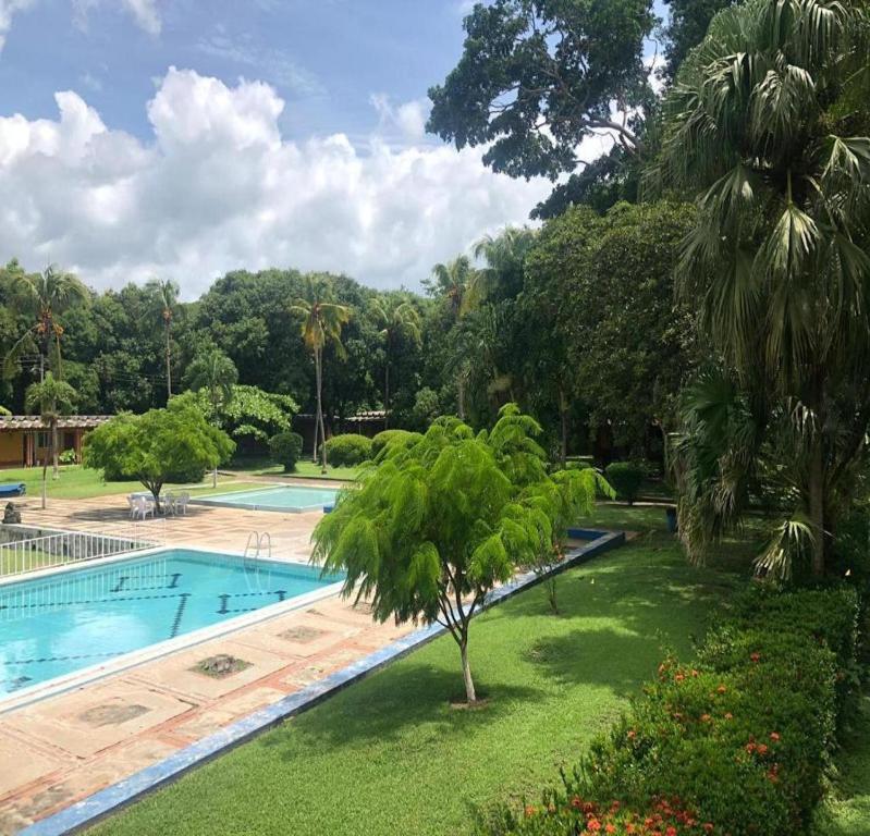 Bazén v ubytování Hotel Diriá Santa Cruz nebo v jeho okolí