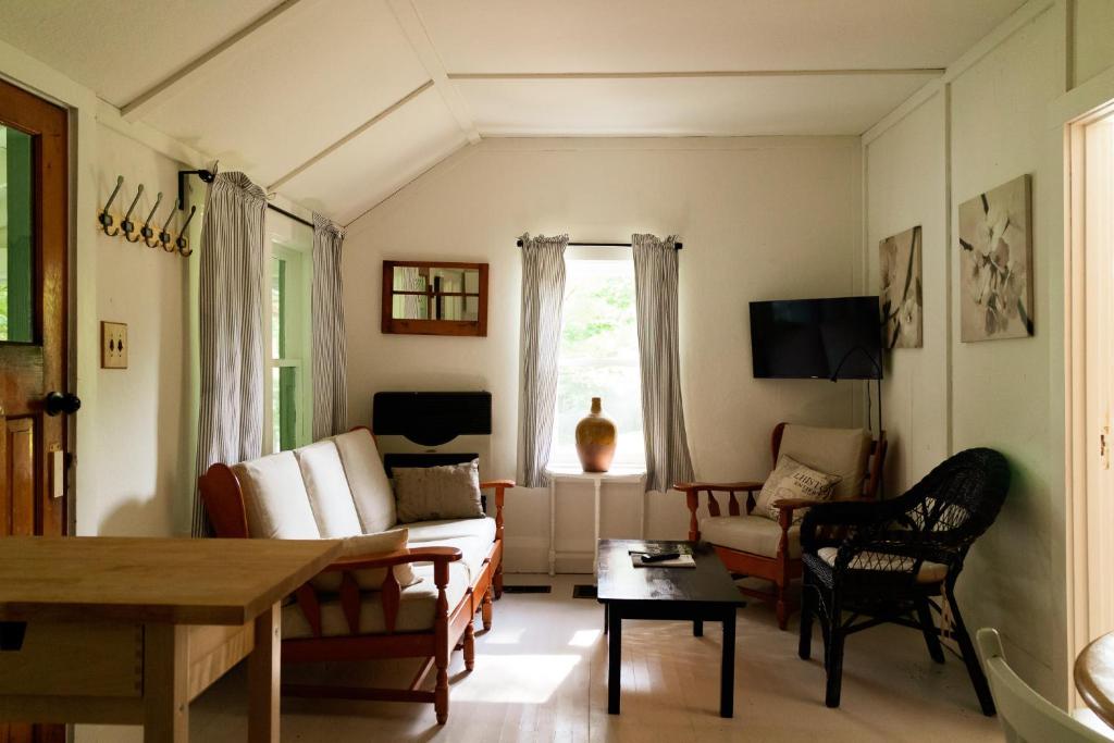 TV a/nebo společenská místnost v ubytování Walker Lake Resort