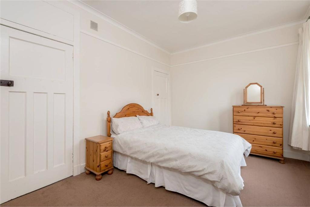 Room to Rent walking distance to Edinburgh's city centre