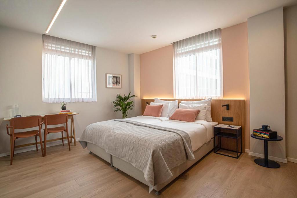 Postel nebo postele na pokoji v ubytování Artist Hotel - an Atlas Boutique Hotel