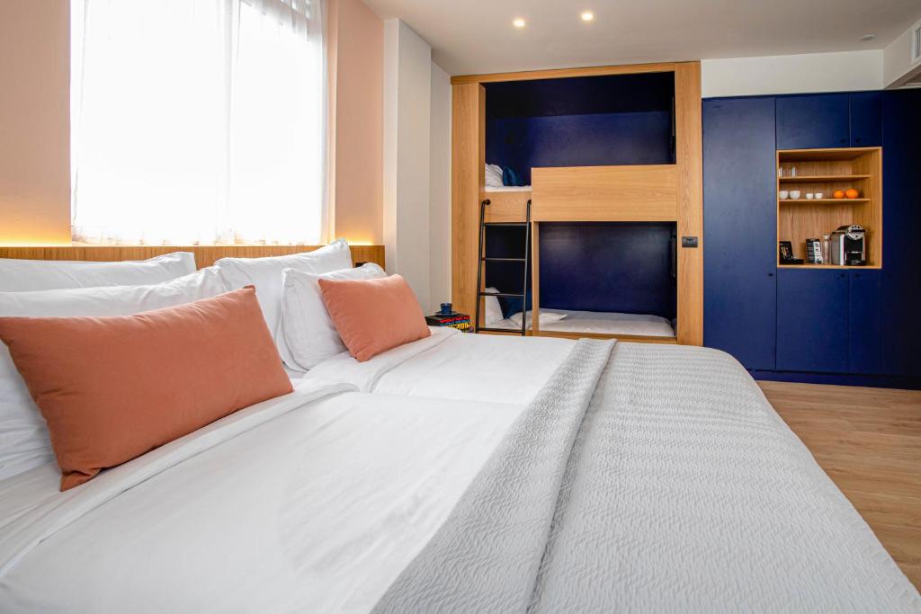 Postel nebo postele na pokoji v ubytování Artist Hotel - an Atlas Boutique Hotel