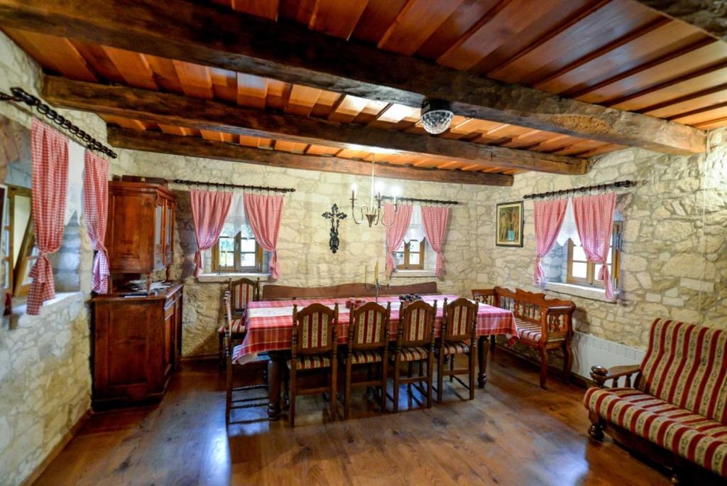 a dining room with a table and chairs at Hiža Golubić in Vinica
