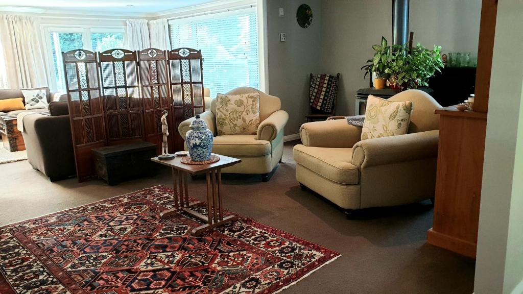 Posezení v ubytování Dragonflycottagebnb