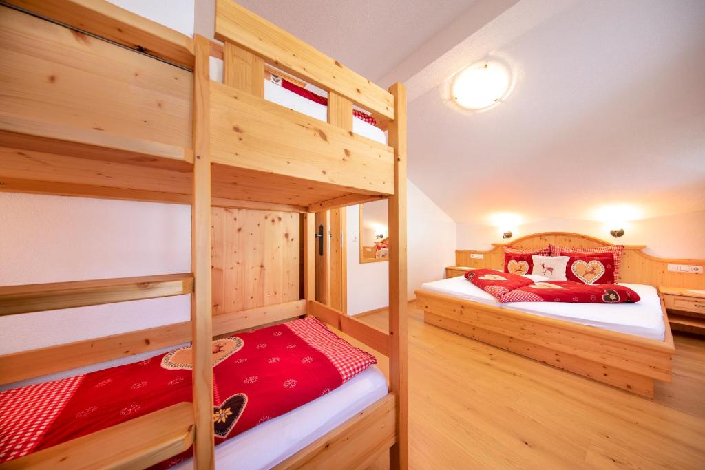 Postel nebo postele na pokoji v ubytování Ferienwohnungen Behamhof