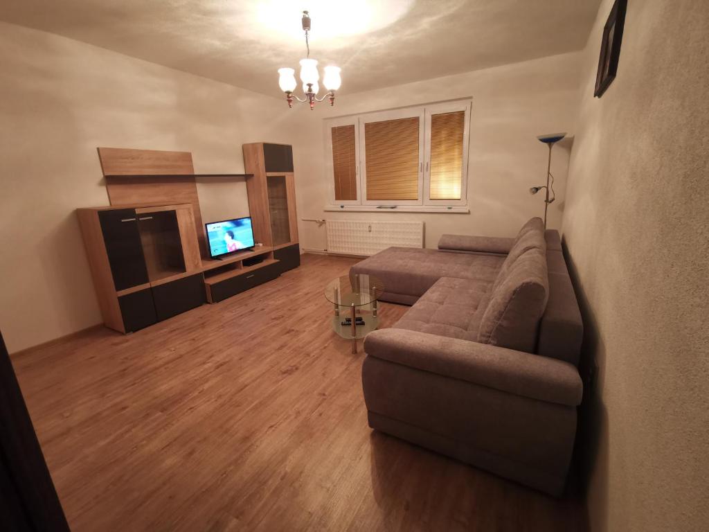 TV a/nebo společenská místnost v ubytování Apartman Anro