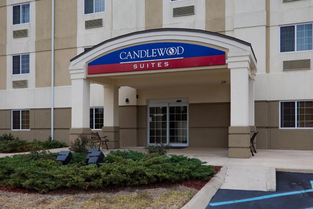 a building with a sign that reads cannwellood suites at Candlewood Suites Pearl, an IHG Hotel in Pearl