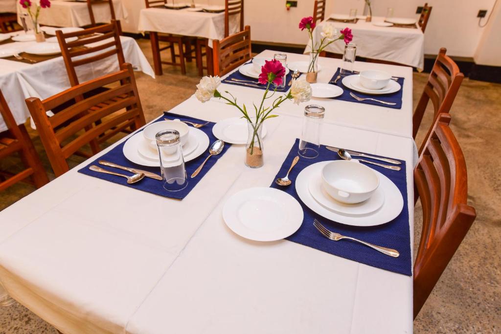 Restaurace v ubytování Chaaya inn Hotel