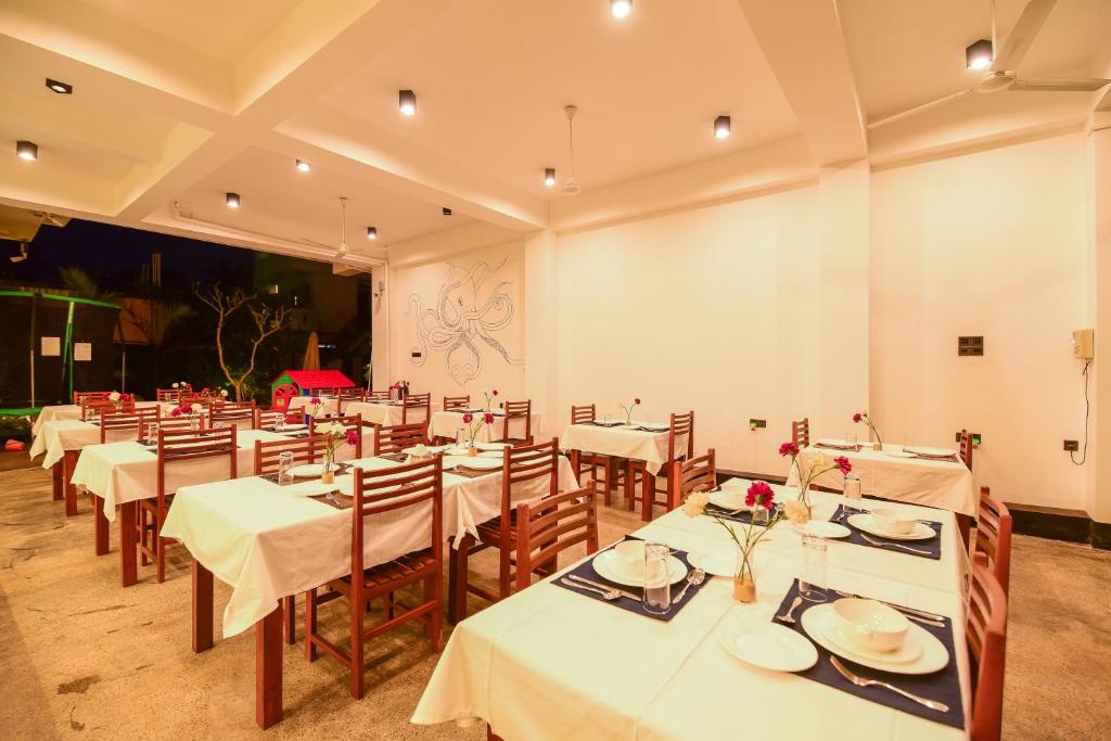 Restaurace v ubytování Chaaya inn Hotel