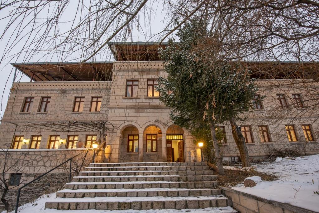 Gallery image of Kapadokya Stonelake Hotel in Guzelyurt