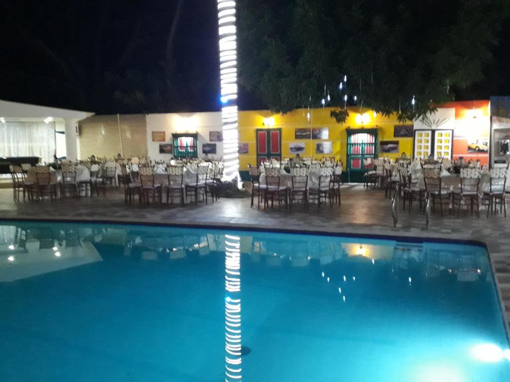 Bazén v ubytování Hotel Mar y Luna nebo v jeho okolí