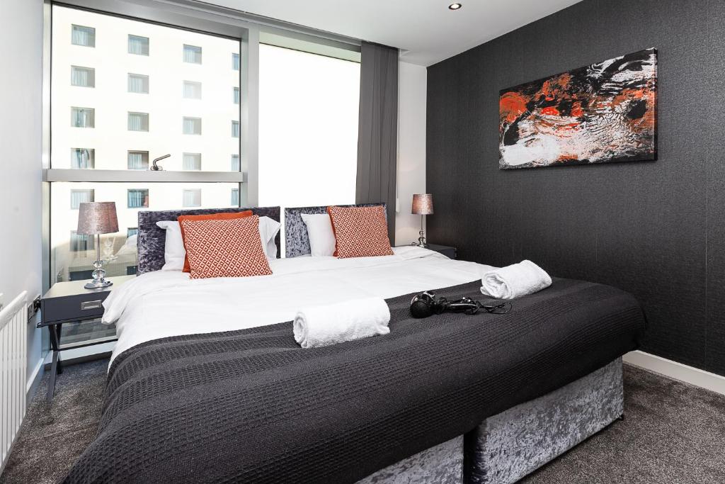 Two Bedroom Apartment with Two Bathrooms at the Hub in Central Milton Keynes