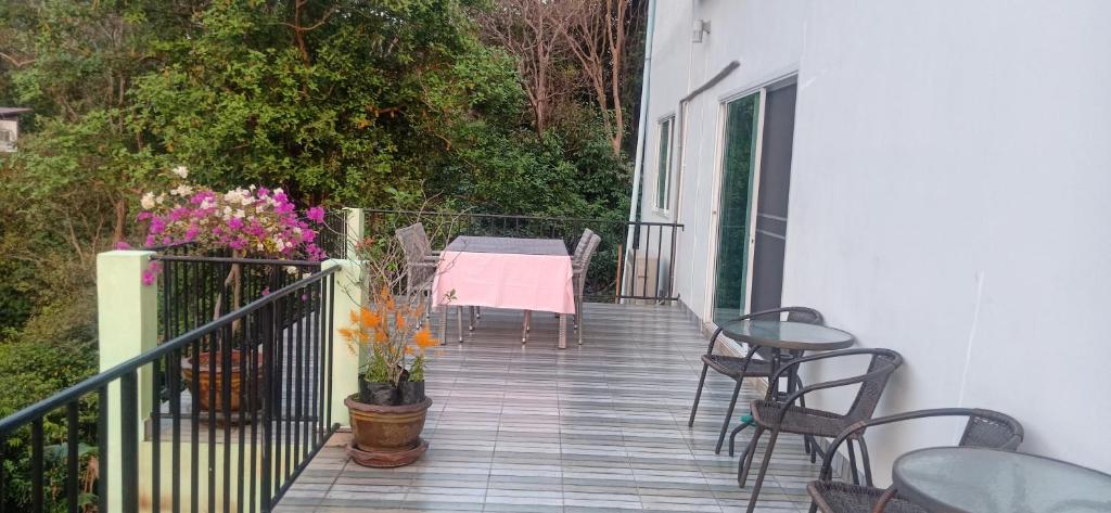 Balkón nebo terasa v ubytování DoiTung Homestay ดอยตุงโฮมสเตย์