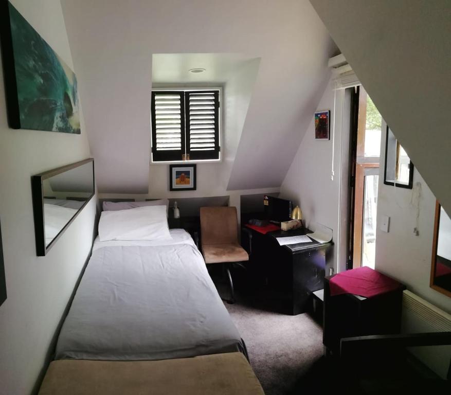 Pryor Haven Chalet Green Retreat in a Lovely Place - Housity