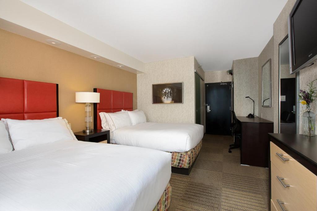 Holiday Inn Express Denver Downtown, an IHG Hotel - Double Room With Two Double Beds - Non-Smoking