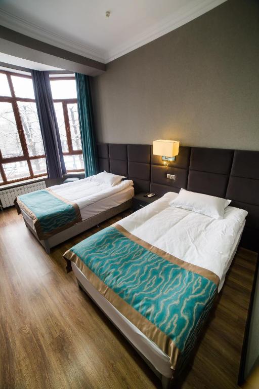 Postel nebo postele na pokoji v ubytování Golden Hotel