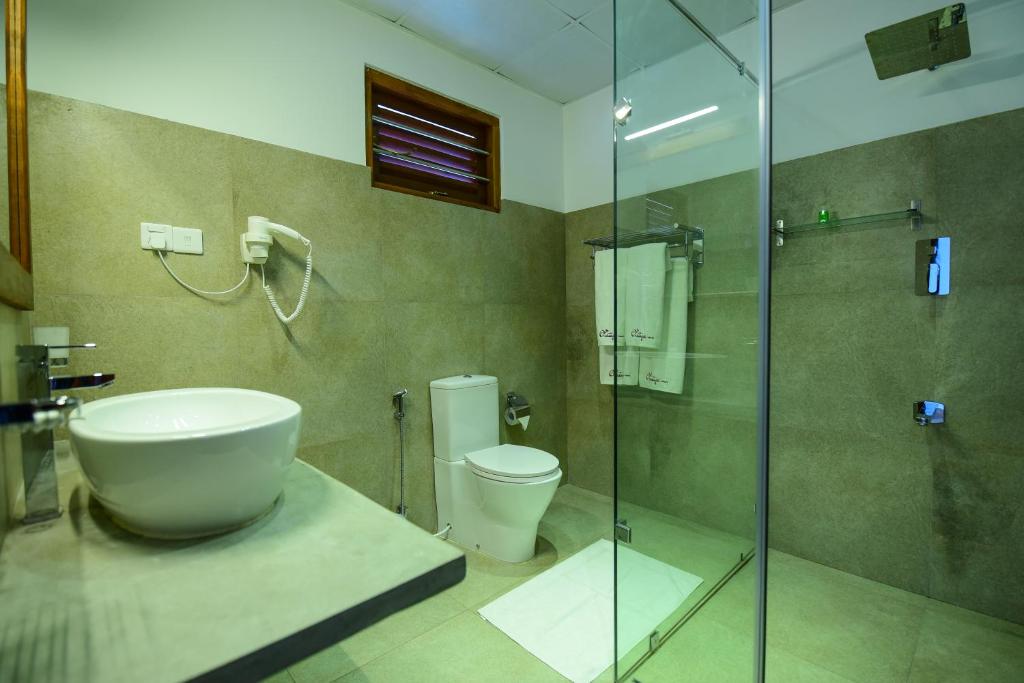 Koupelna v ubytování Chaaya inn Hotel