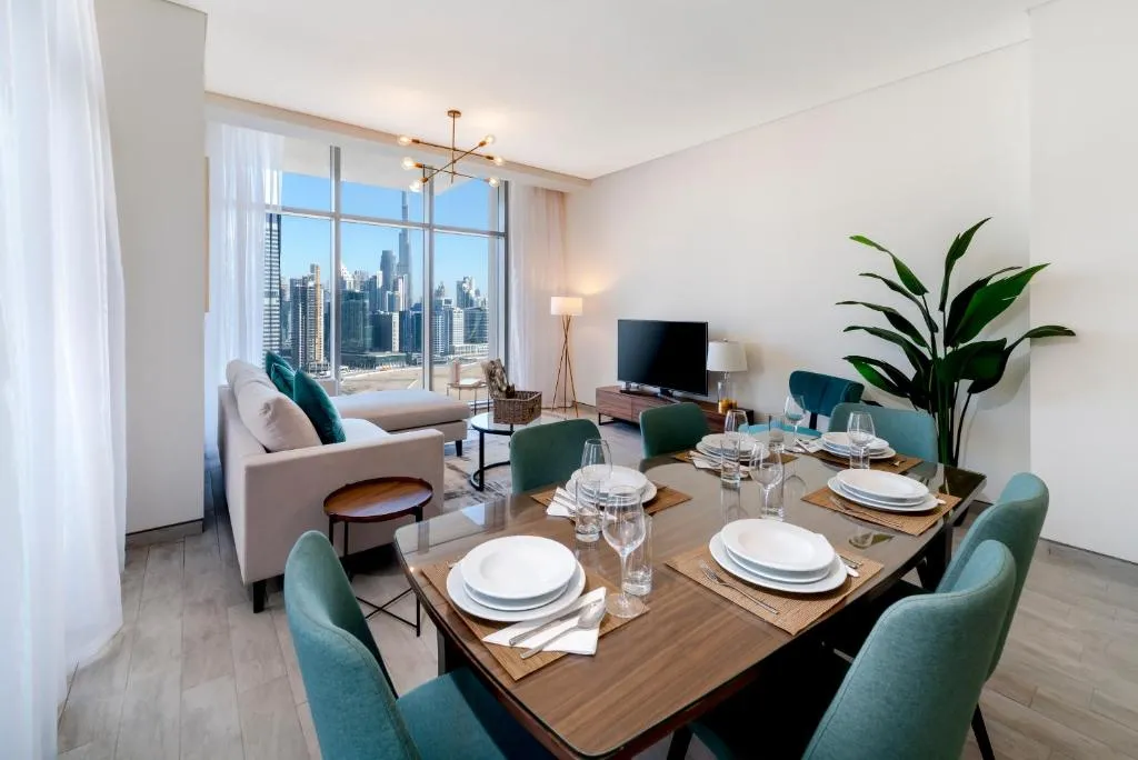 FULL CANAL VIEW 2 BR SUITE IN ATRIA RESIDENCE BY ATLAS HOMESTAYS, Alantos, United Arab Emirates