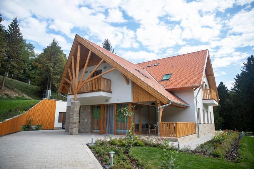 Budynek, w którym mieści się hotel
