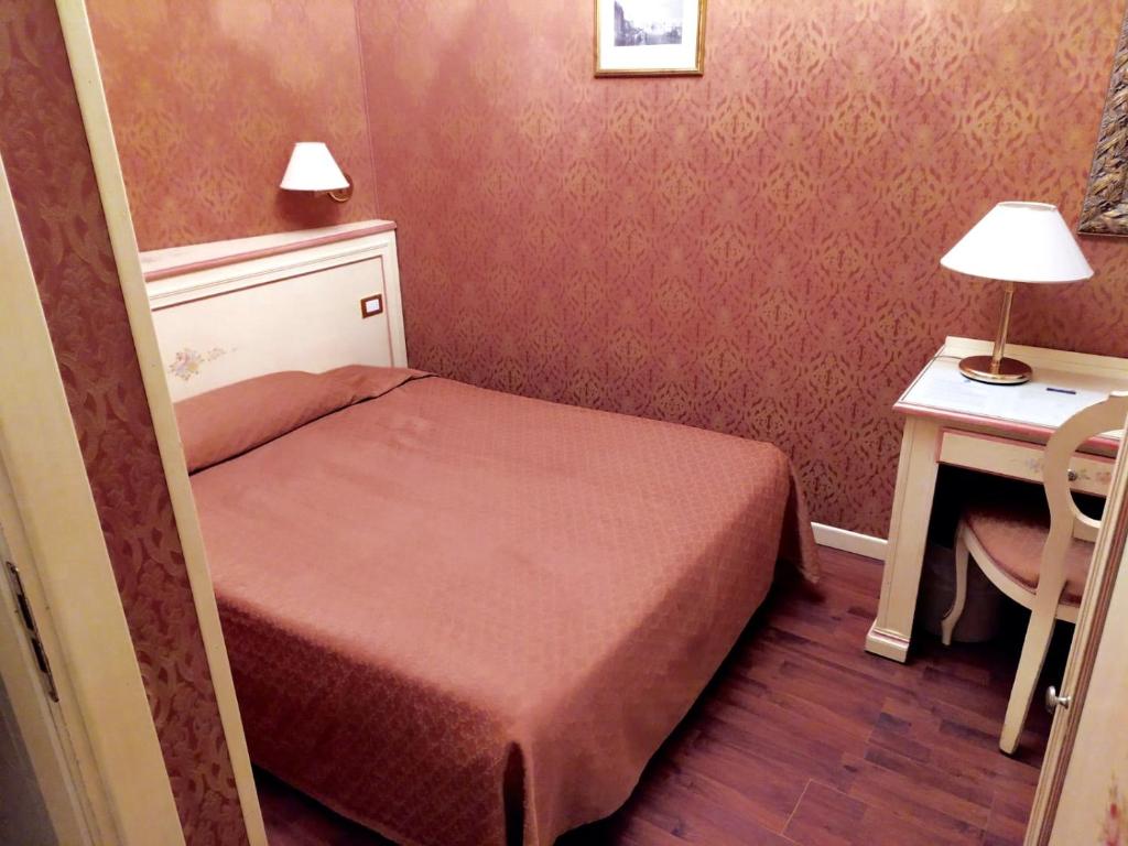 A bed or beds in a room at Hotel Conterie