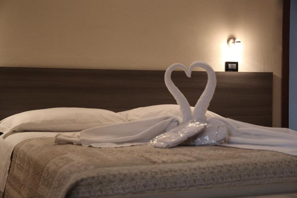 a pair of swans making a heart on a bed at Residenza Bibiena in Mantova