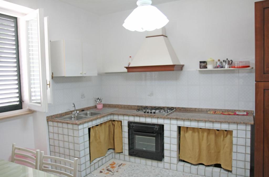 Kuchyň nebo kuchyňský kout v ubytování Villetta rustica di campagna