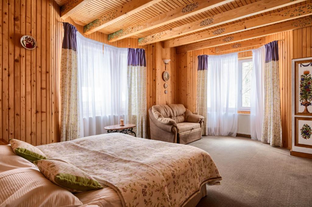 Postel nebo postele na pokoji v ubytování LAVANDA country club